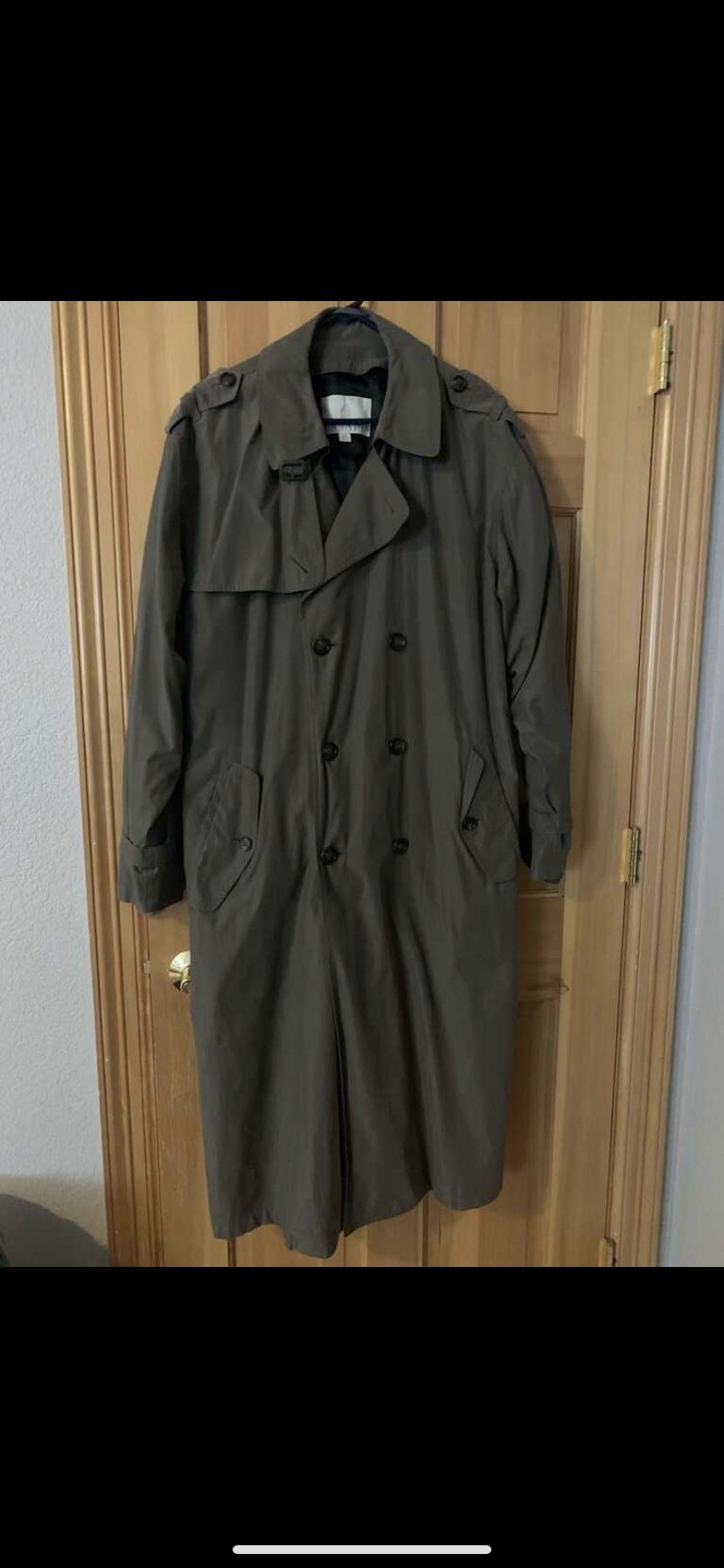 LIKE NEW CONDITION! Men’s London Fog Double-Breasted Raincoat - Size 40 Regular 