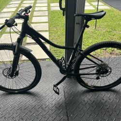 Trek S/27.5 Mountain Bike With Helmet 
