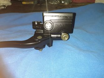 NEW 1983 TO 1985 HONDA NIGHTHAWK CB 650 FRONT BRACKS MASTER CYLINDER