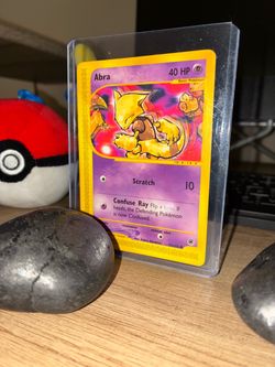 Abra Pokémon Card 93/165 in Card Sleeve