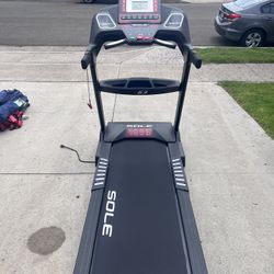 SOLE F63 Running Treadmill 