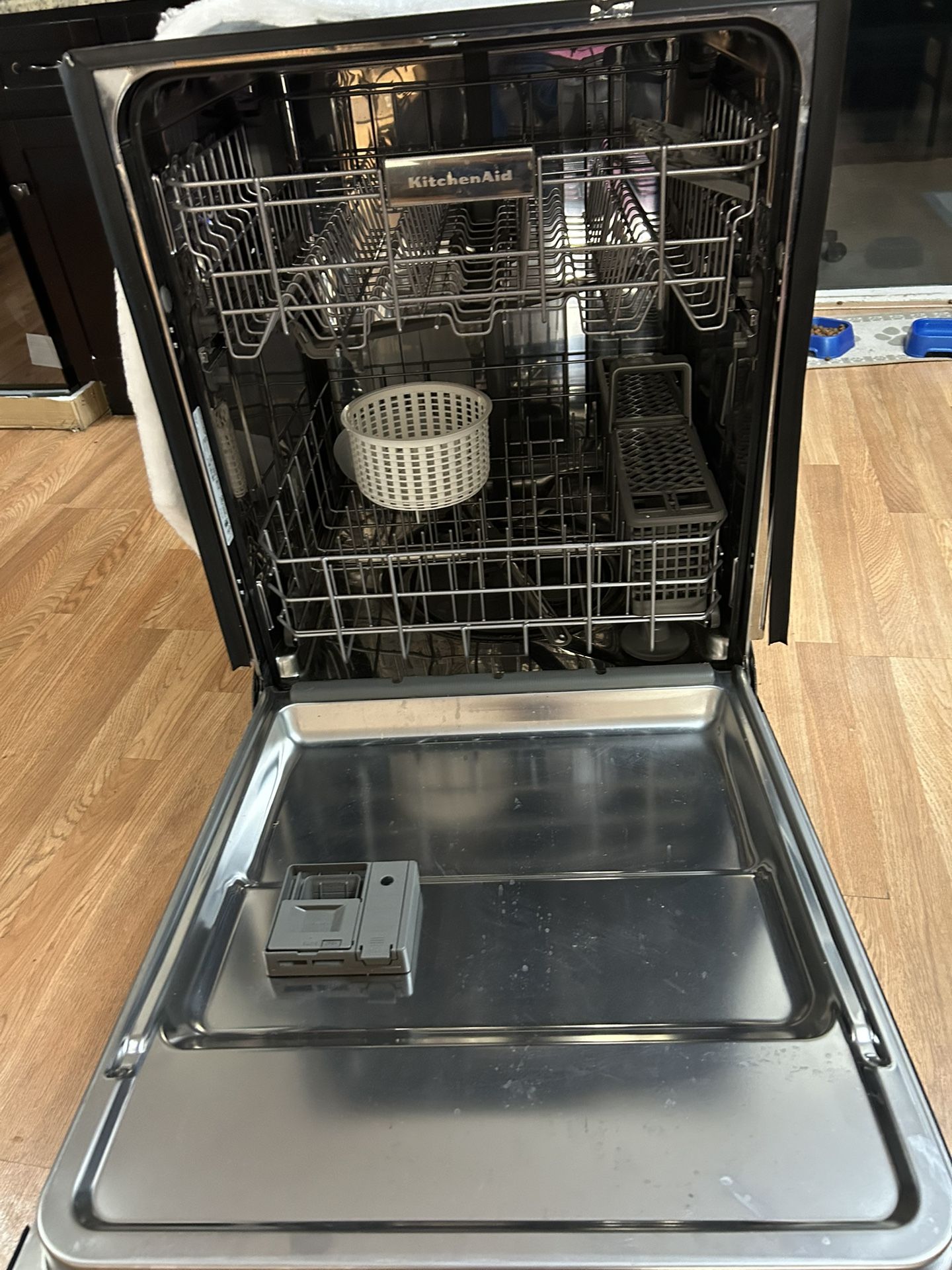 Kitchen Aid Dishwasher $200