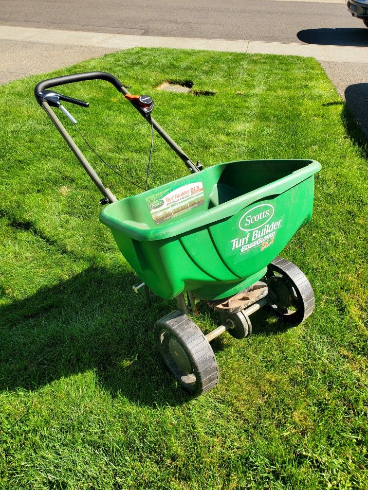 Scotts DLX push seed broadcaster 