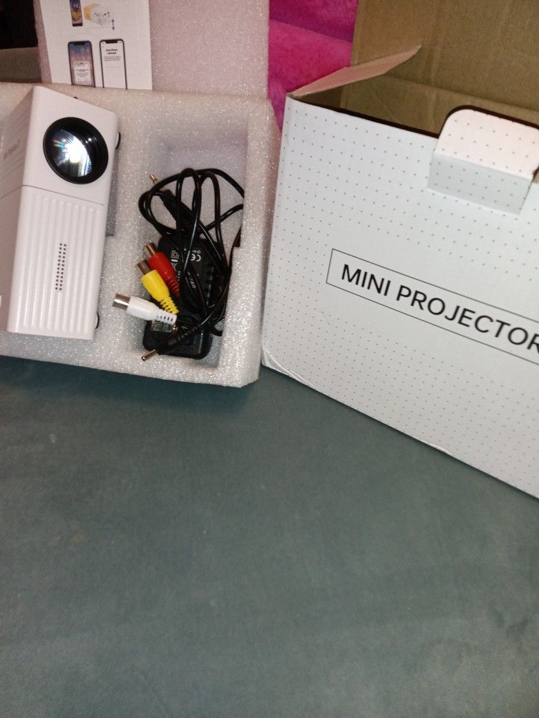 LED PROJECTOR 