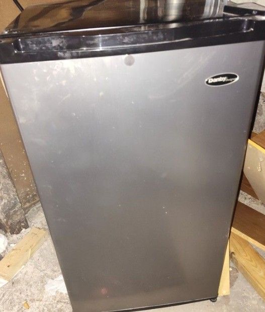 Small Fridge With Freezer Works Great $50 Obo 