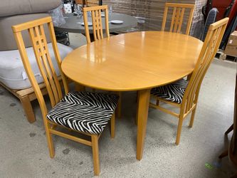 Round Light Wooden Dining Set w/ 4 Zebra Upholstered Chairs