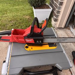 Milwaukee Battery Chainsaw 