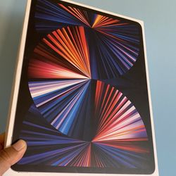 128GB Apple IPad Pro 12.9” 5th Generation (Latest 2021 Model / M1 chip ) WiFi + cellular (5G) with Accessories (Like new condition)