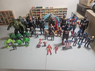 CAPTAIN AMERICA ACTION FIGURE LOT OF 40 PCS