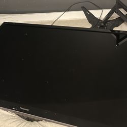 Tv With Wall Mount 