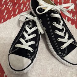 Chuck Taylor size 3 kiddos