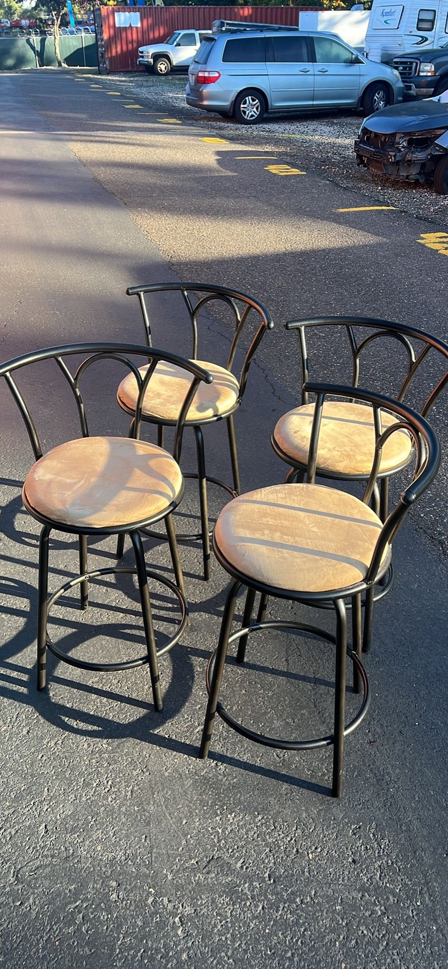 4 Bar Stools 