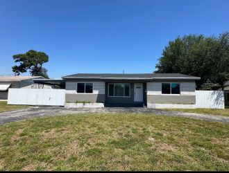 Beautiful 3/2 located near Perry Ellis airport