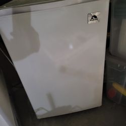 Igloo  Mini Refrigerator 