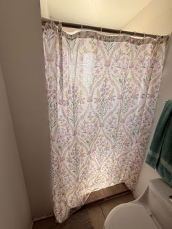 Floral pattern shower curtain