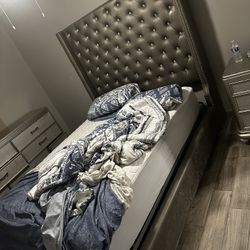 Queen Bed Set