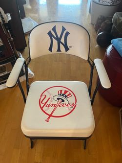 NY Yankees clubhouse chair from stadium w/certificate