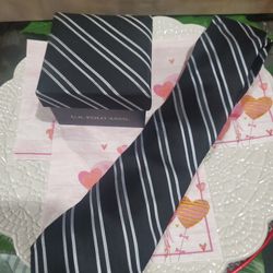 New! Beautiful Tie With Matching Box