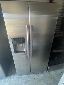 Whirlpool Stainless Steel side-by-side refrigerator with water and ice maker