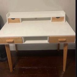 LOW PRICE MOVING- $350 RETAIL WAYFAIR DESK