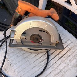 Working 7/ 1/2 Inch Saw