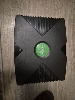 ORIGINAL O.G XBOX WORKS PERFECTLY, WITH BRAND NEW CONTROLLER, AND A/V CABLES AND POWER CORD