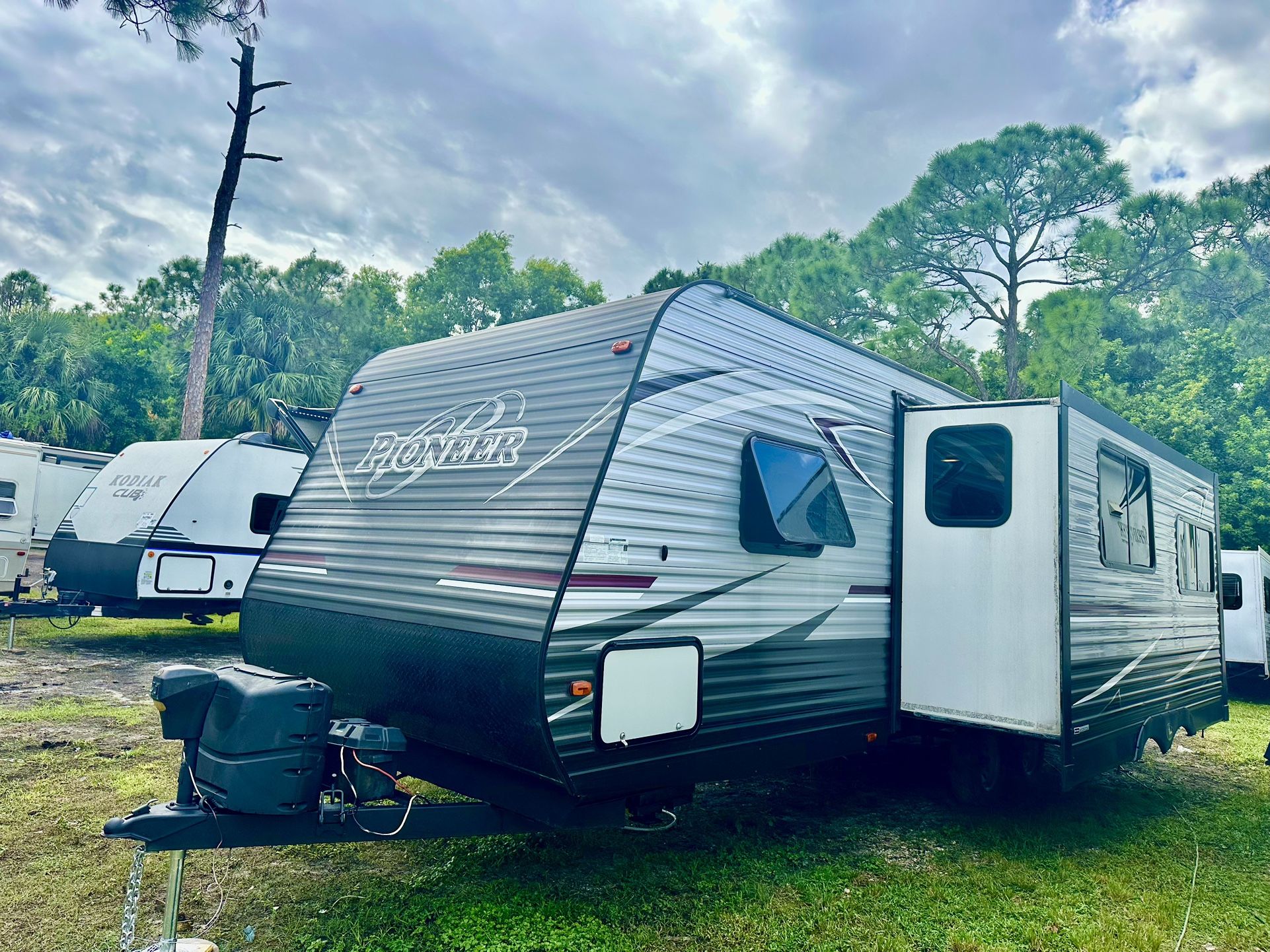 2019 Heartland Pionner