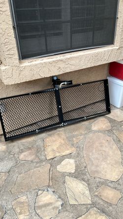 Hitch cargo carrier
