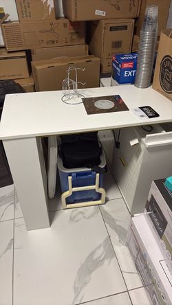 Nail tech desk