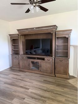 Entertainment center