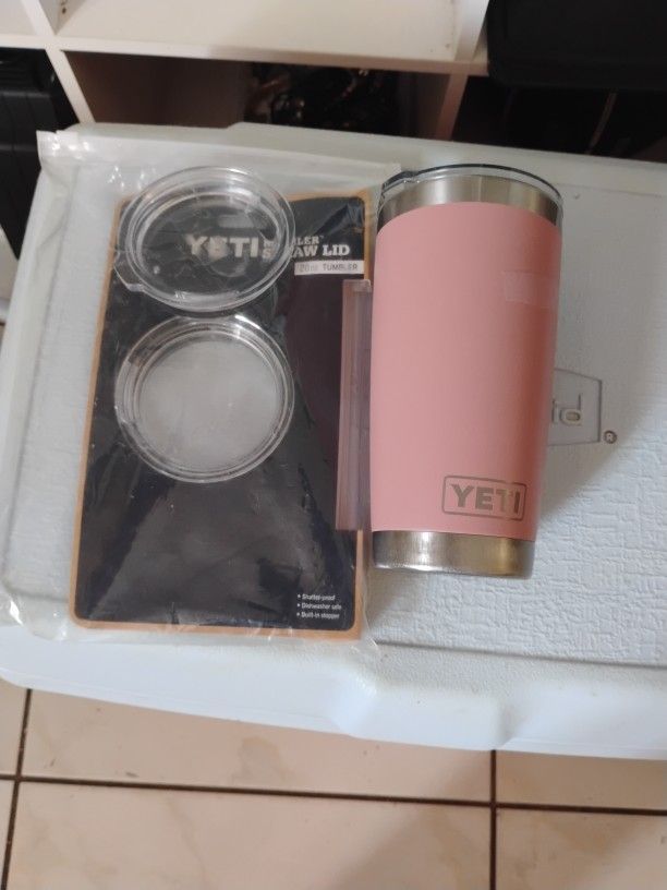 20 Oz Yeti Rambler With 2 Extra Lids And Straw