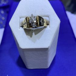10KT Gold Diamond Ring
