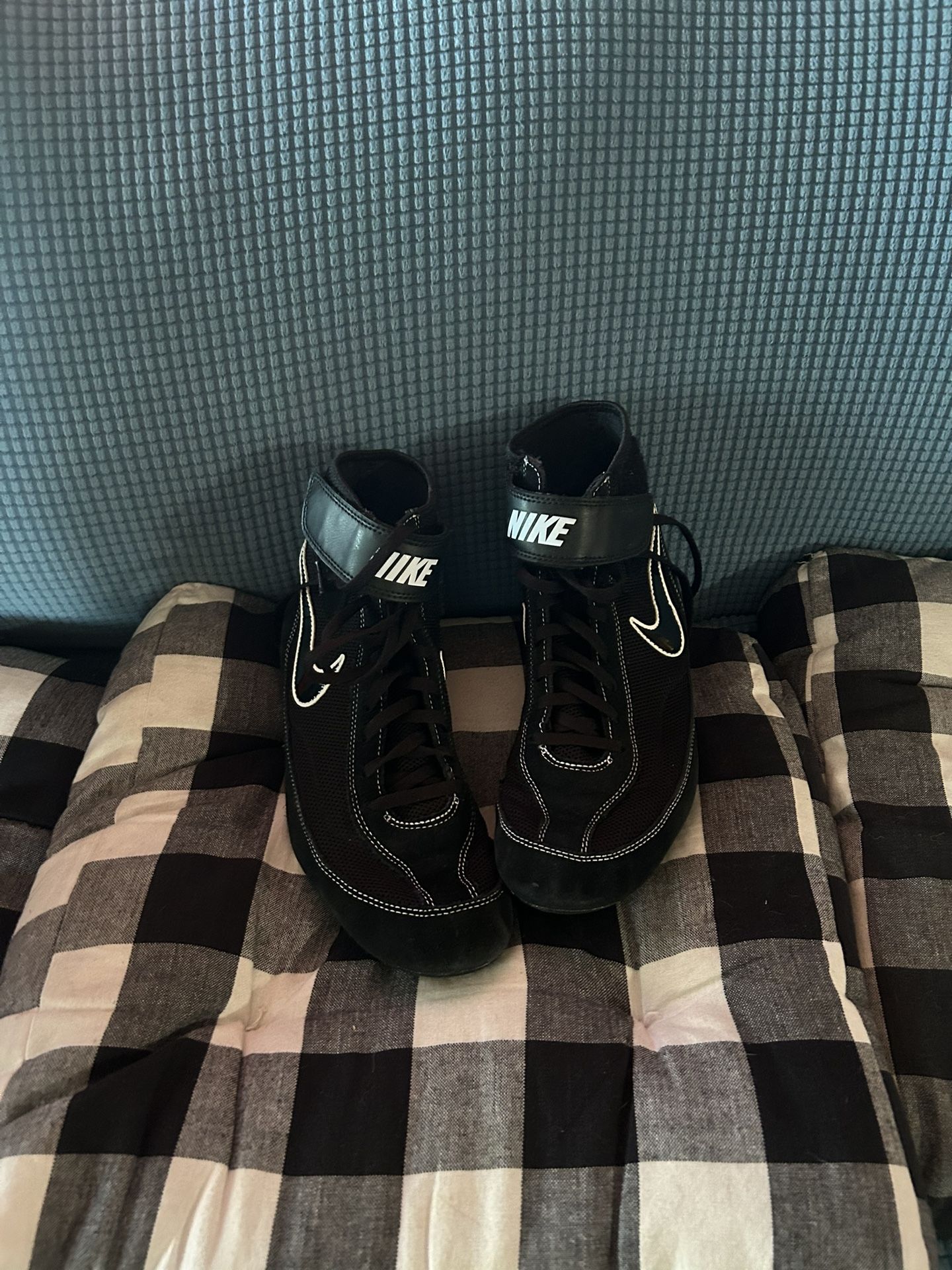 nike wrestling shoes size 10.5