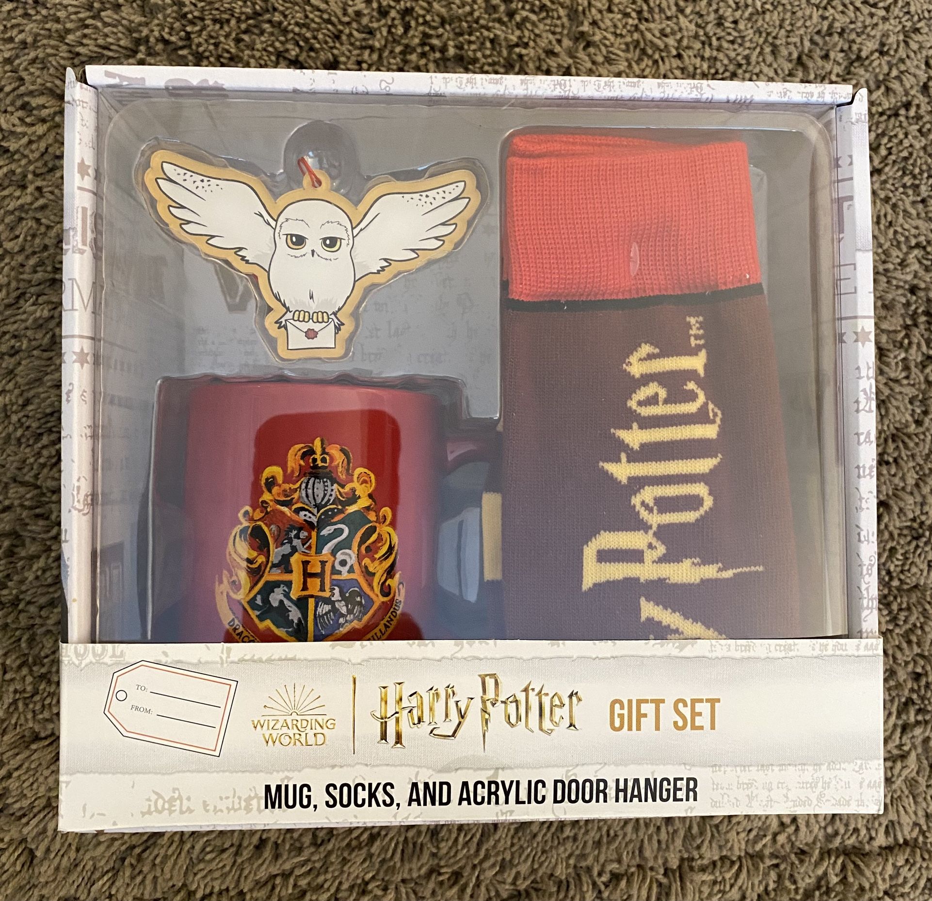 Harry Potter 12 oz Mug, Socks and Acrylic Décor Gift Set (NEW)