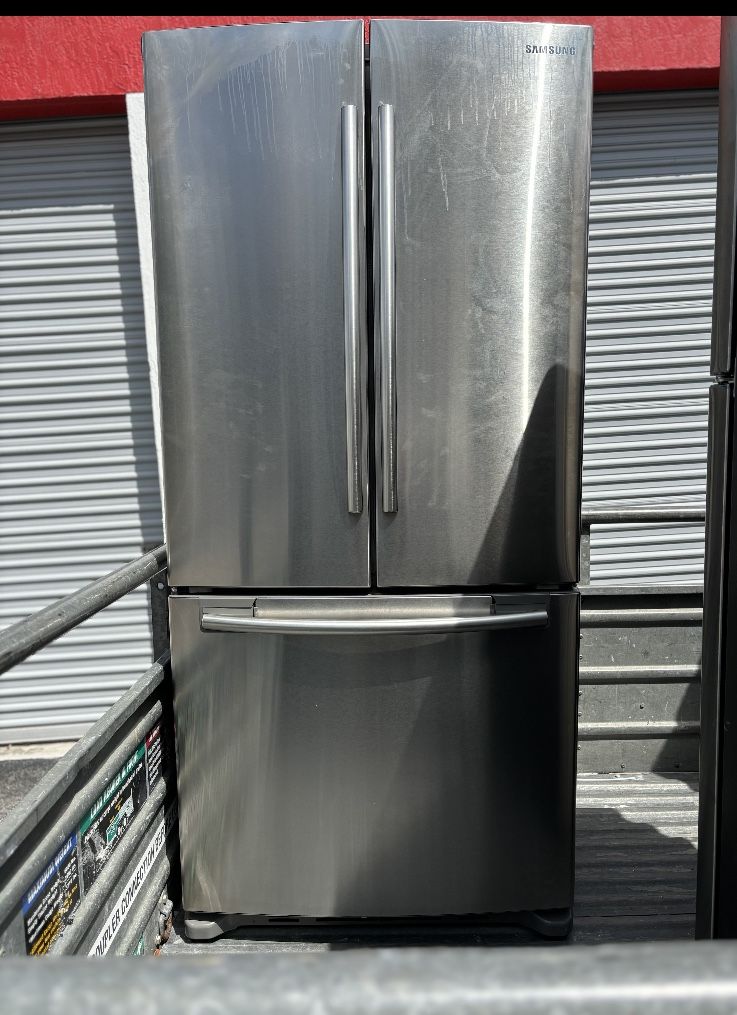 Samsung REFRIGERATOR RF18HFENBSR with Ice Maker for Sale in Delray