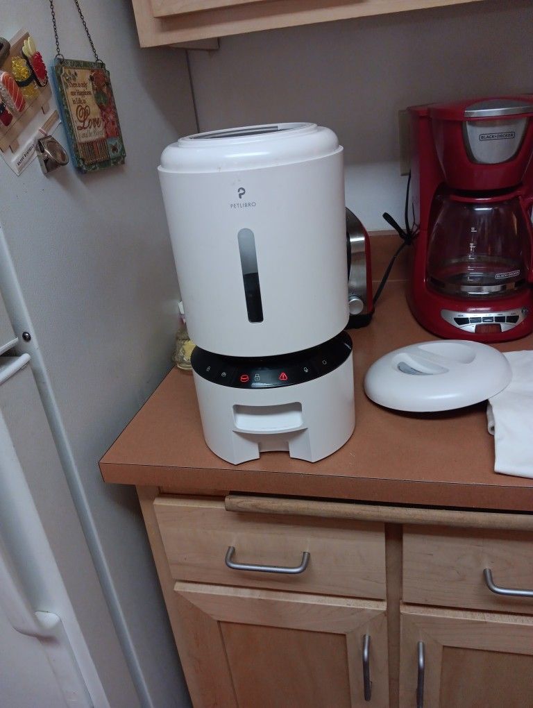 Automatic Cat Feeder