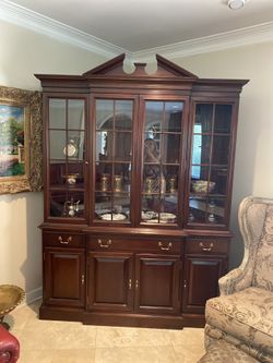 China Cabinet Heirloom Solid Mohagany With Interior Light