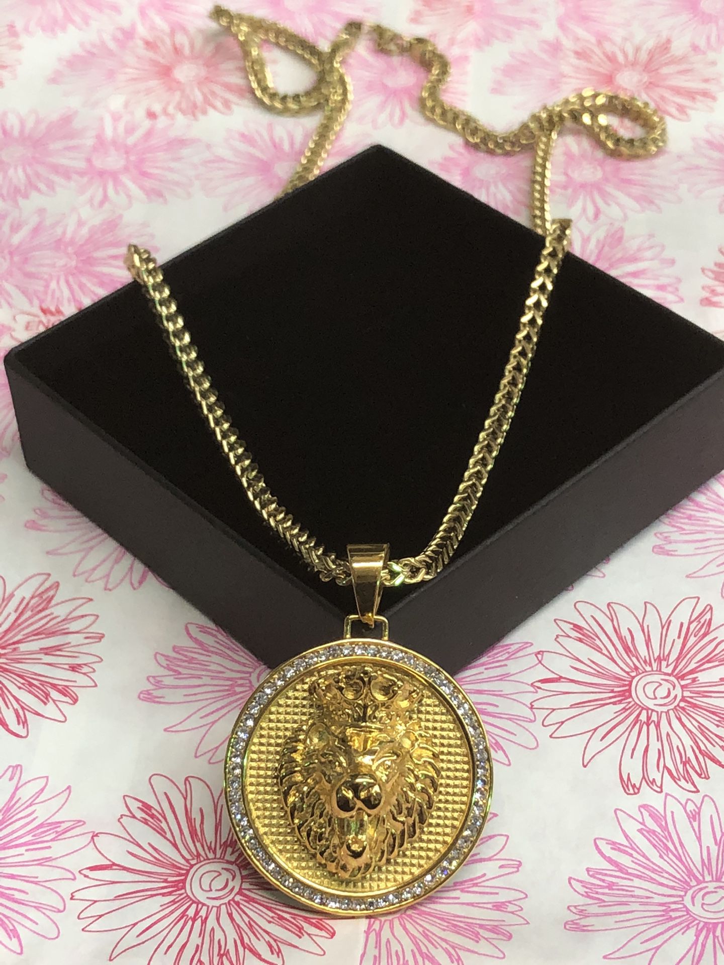 Stainless steel gold lion 🦁 head and 30” Franco necklace best quality 💯✅💯✅💯