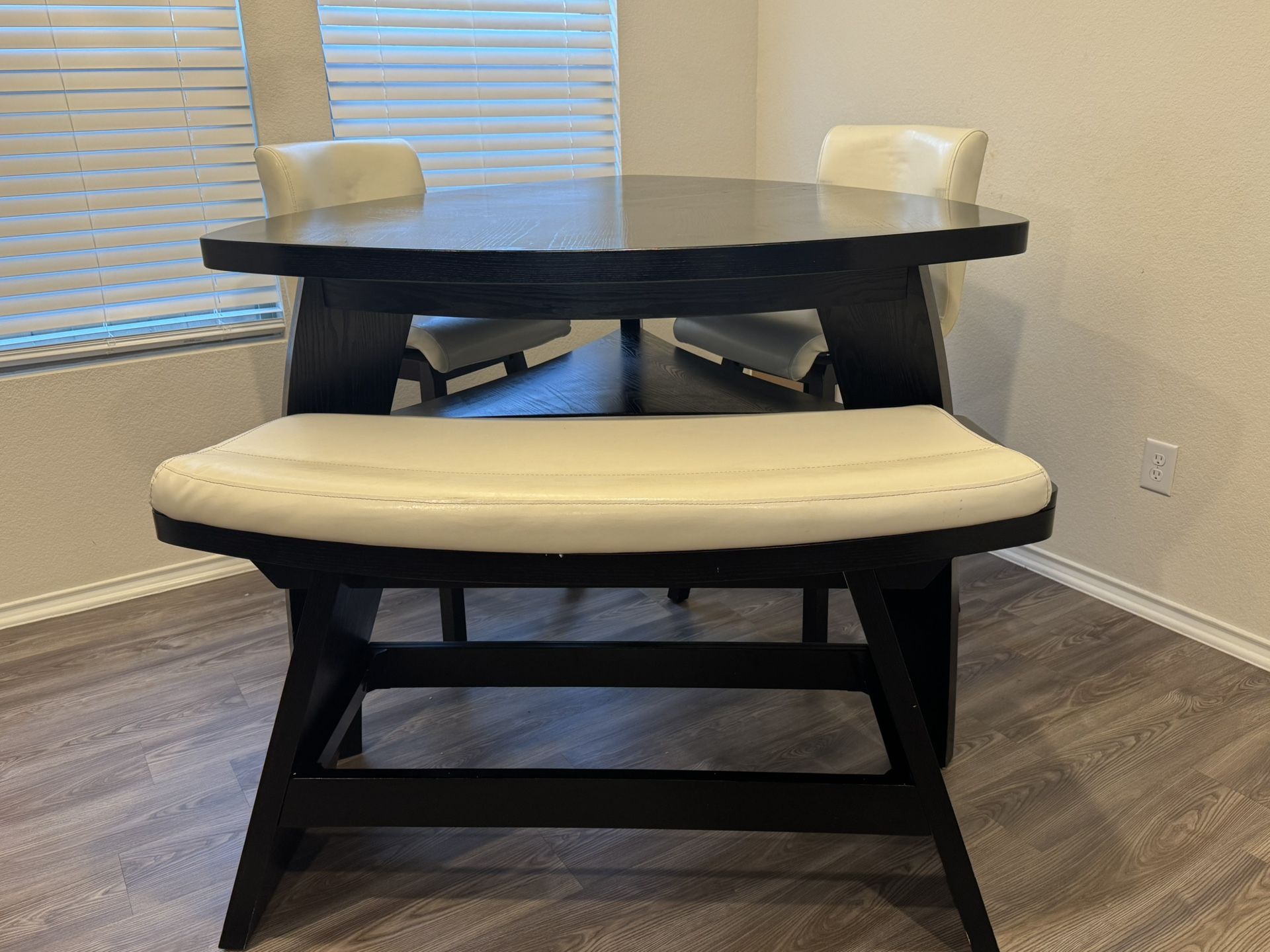 Bar Height Dining Room With Vanilla Barstools 4pc