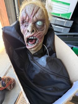 Halloween Body bag w turning head