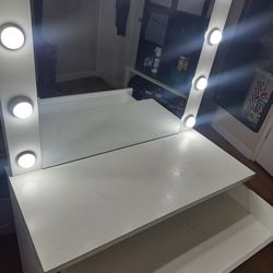 Vanity Desk With Mirror Light