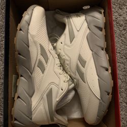 Reebok Women's Zig Dynamica Sneaker - Size 11