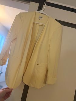 Women’s yellow blazer jacket