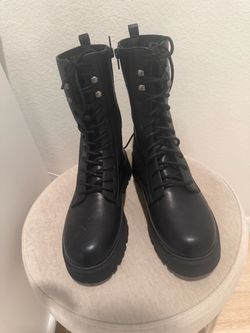 Combat boots