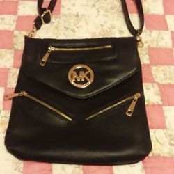 Brand new Michael Kors purse in very good condition