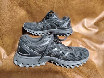 K-Swiss Tubes 200 mens size 7