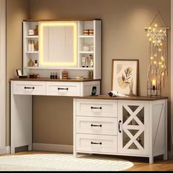 Brand New Luxury Vanity Table With Lights Worth 350