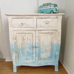 Original Artisan Cracked O’mbre Finish Cabinet Excelkent Condition