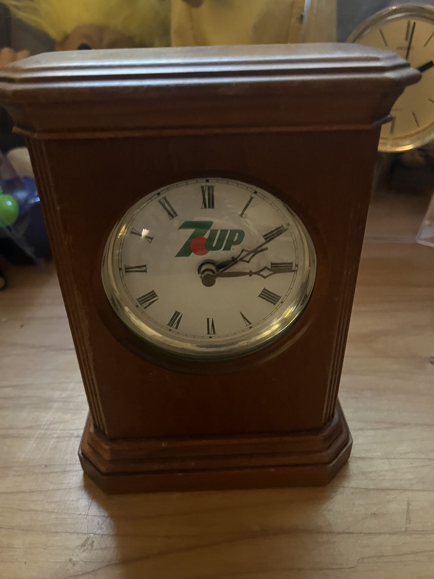 7up wooden desk clock- Wisconsin Clock Co.-vintage,GREAT condition and it works!