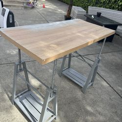 FREE Desk/Table 23 x 47 inches